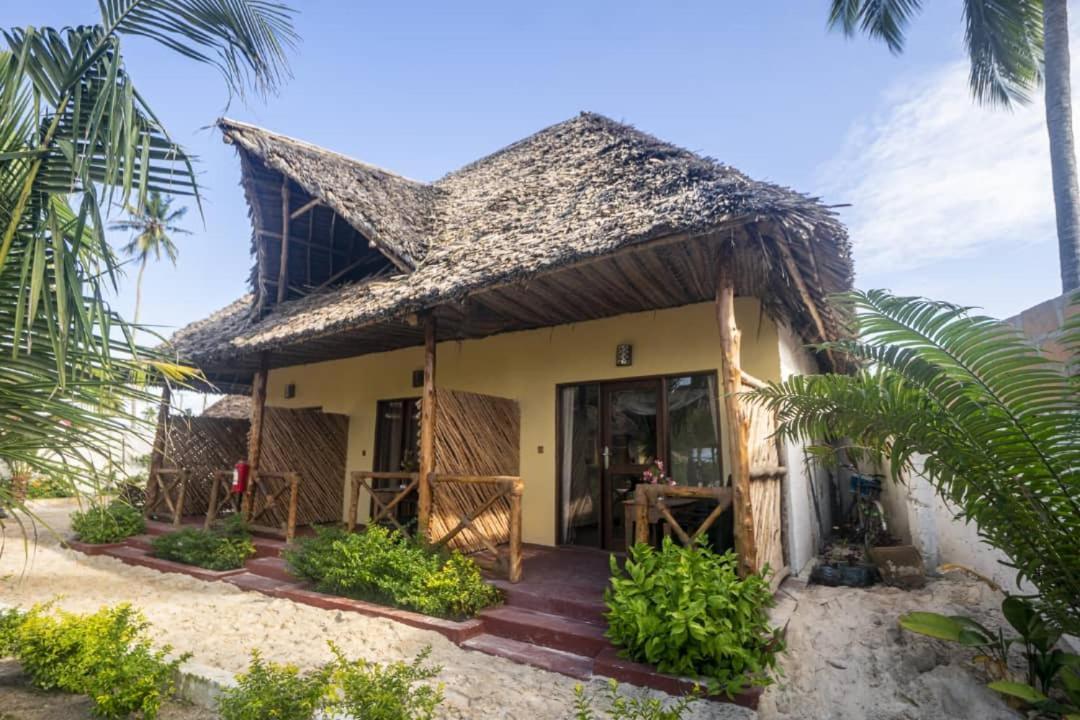 Weavers Lodge Pongwe Exterior photo