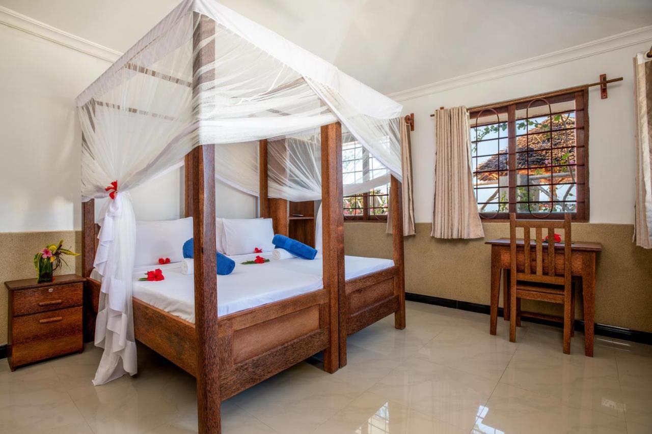 Weavers Lodge Pongwe Exterior photo