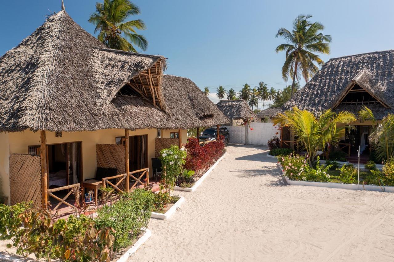 Weavers Lodge Pongwe Exterior photo
